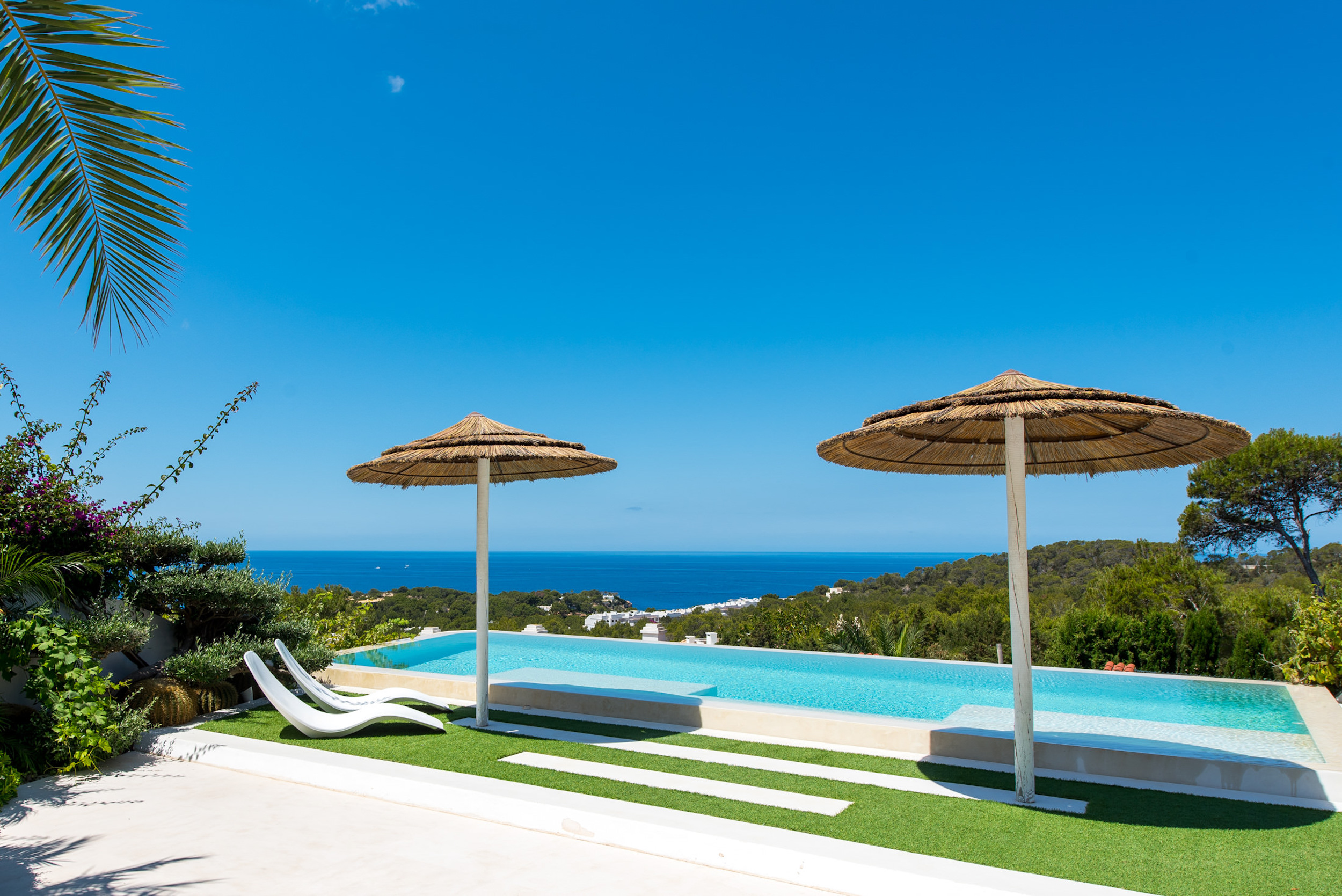 Resa Estates modern villa for sale te koop Cala Tarida Ibiza pool 3.jpg